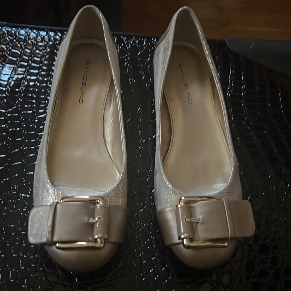 Gold Bandolino flats Worn 1 time. In great condition, looks brand new.
